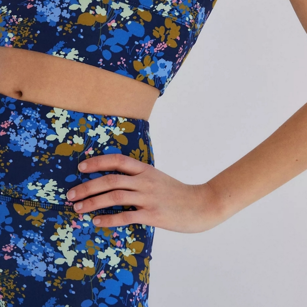 Anthropologie | Yoga Set: High-Rise Leggings & Bra - Picture 3 of 7